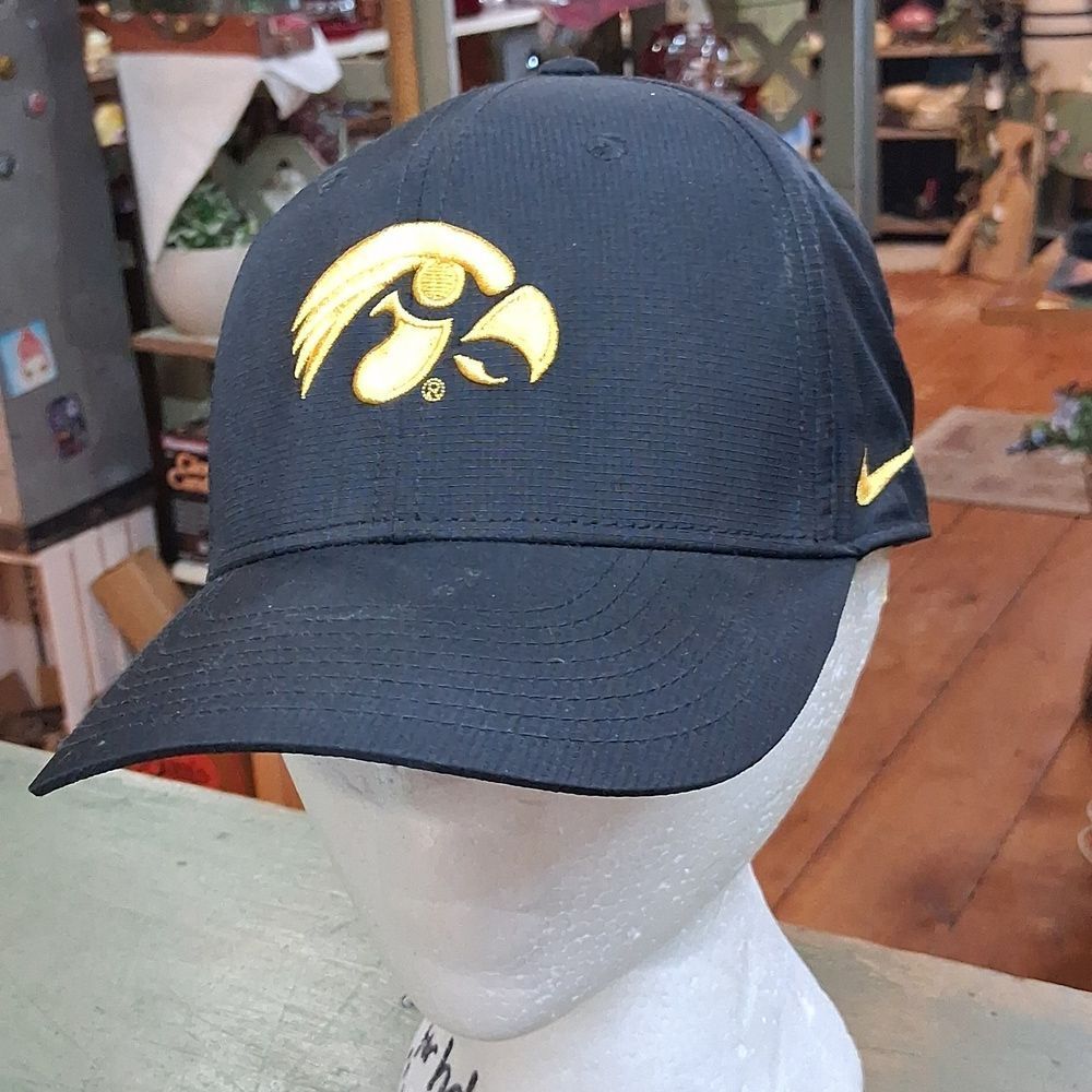 Nike Iowa Hawkeyes black performance‎ adjustable hat featuring the team logo